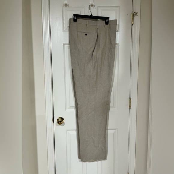 Paul Frederick Classic Fit Linen Pants NWT
44 waist no hem - Picture 2 of 5
